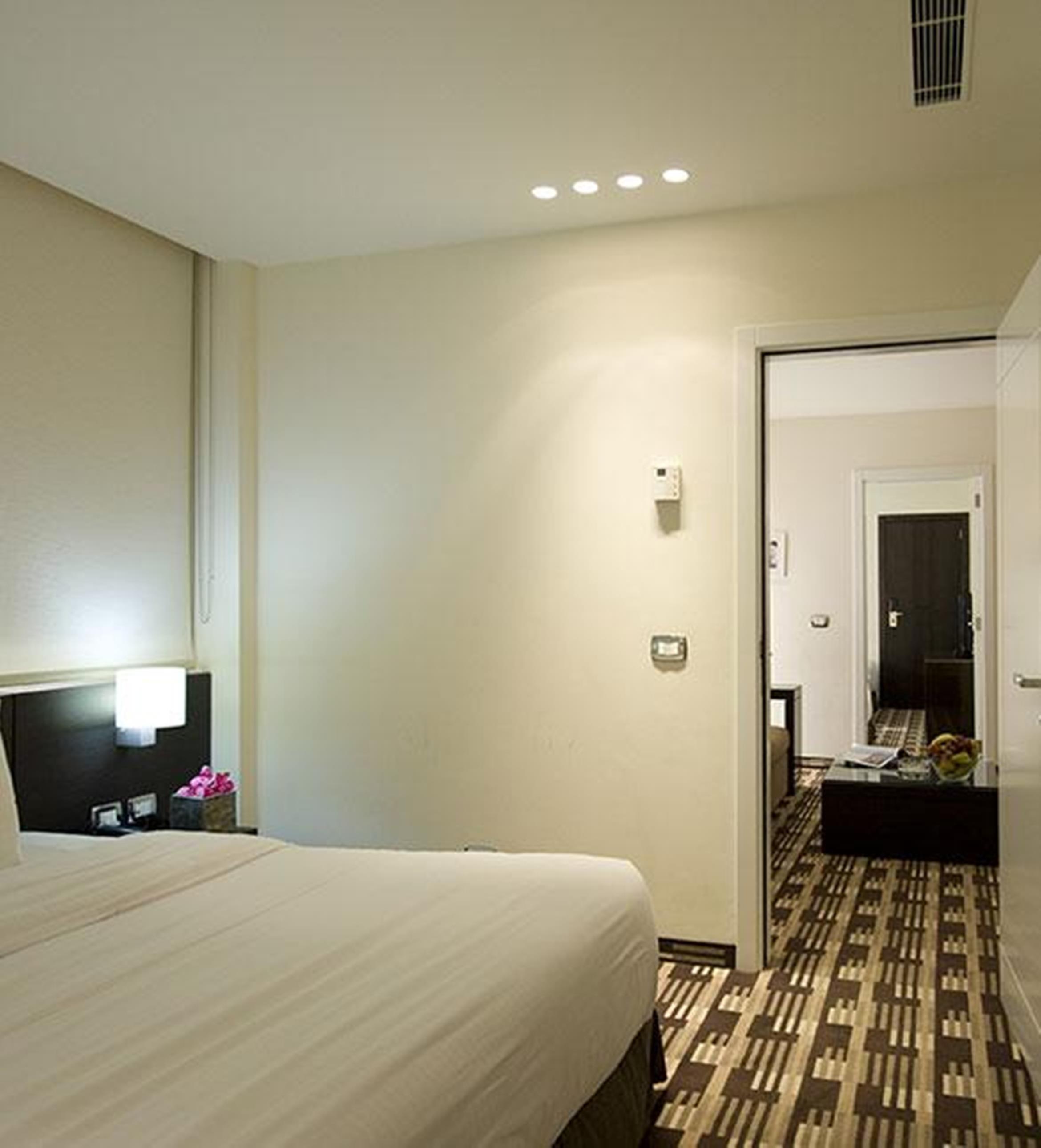 Hotel Cavalier Бейрут Экстерьер фото