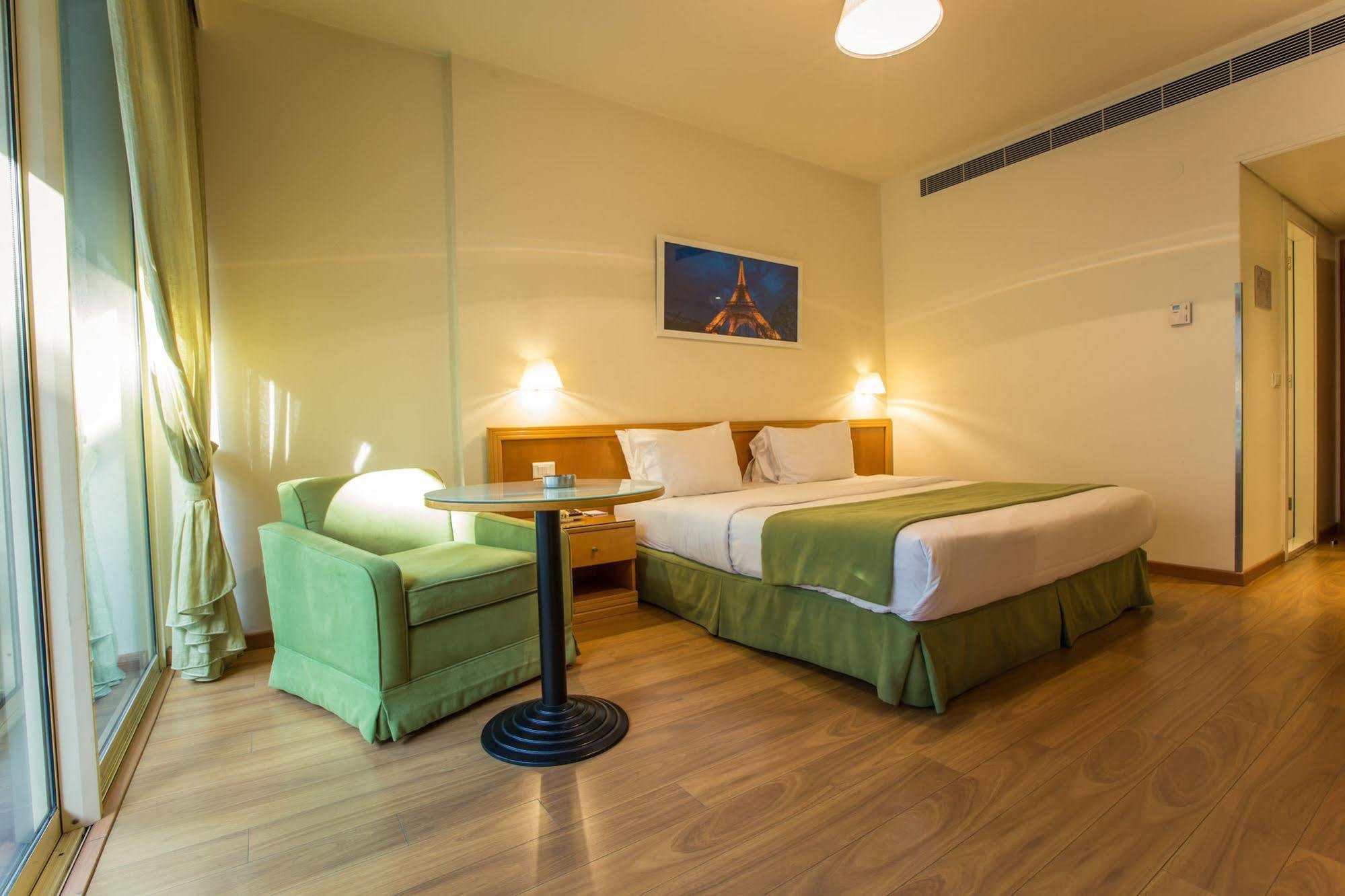 Hotel Cavalier Бейрут Экстерьер фото
